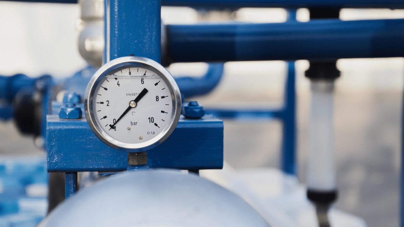 Pressure gauge installed on an industrial water treatment system for monitoring pressure and supporting wastewater treatment processes. Water treatment sensors and pressure sensors help maintain water quality, treatment efficiency, and reliable control in water treatment plants.